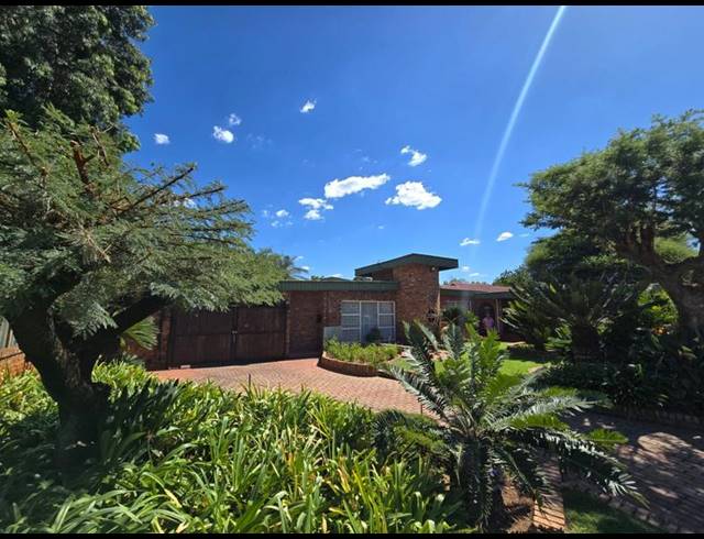 7 BEDROOM HOUSE FOR SALE IN DORANDIA